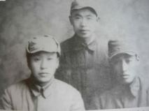 1946年“四三会议”时的乌兰夫（左）、.jpg