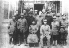 1946年4月的“四·三会议”内蒙东、西部的代表们（前坐右一为乌兰夫）.jpg