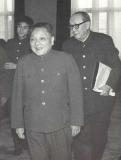1982年，邓小平、乌兰夫步入人民大会堂.jpg